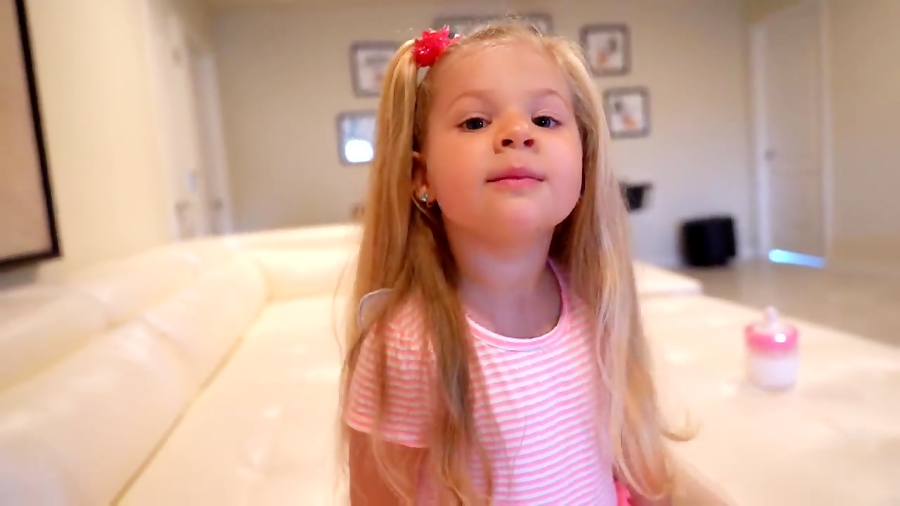 دیانا و اسباب بازی ها - پرنسس دیانا و بچه عروسک با اسباب بازی جدید